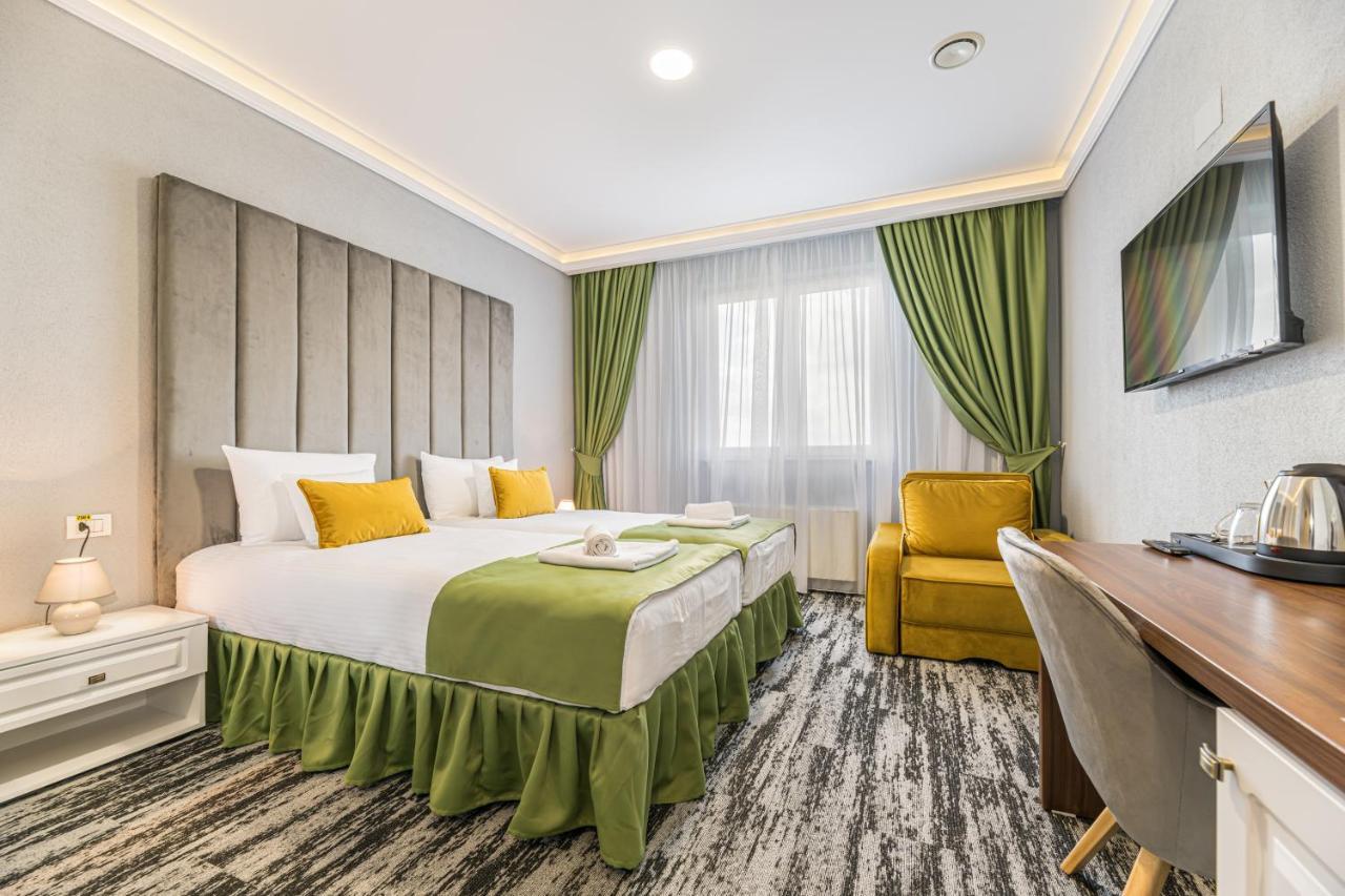 Stejarii Resort 伊内乌 外观 照片