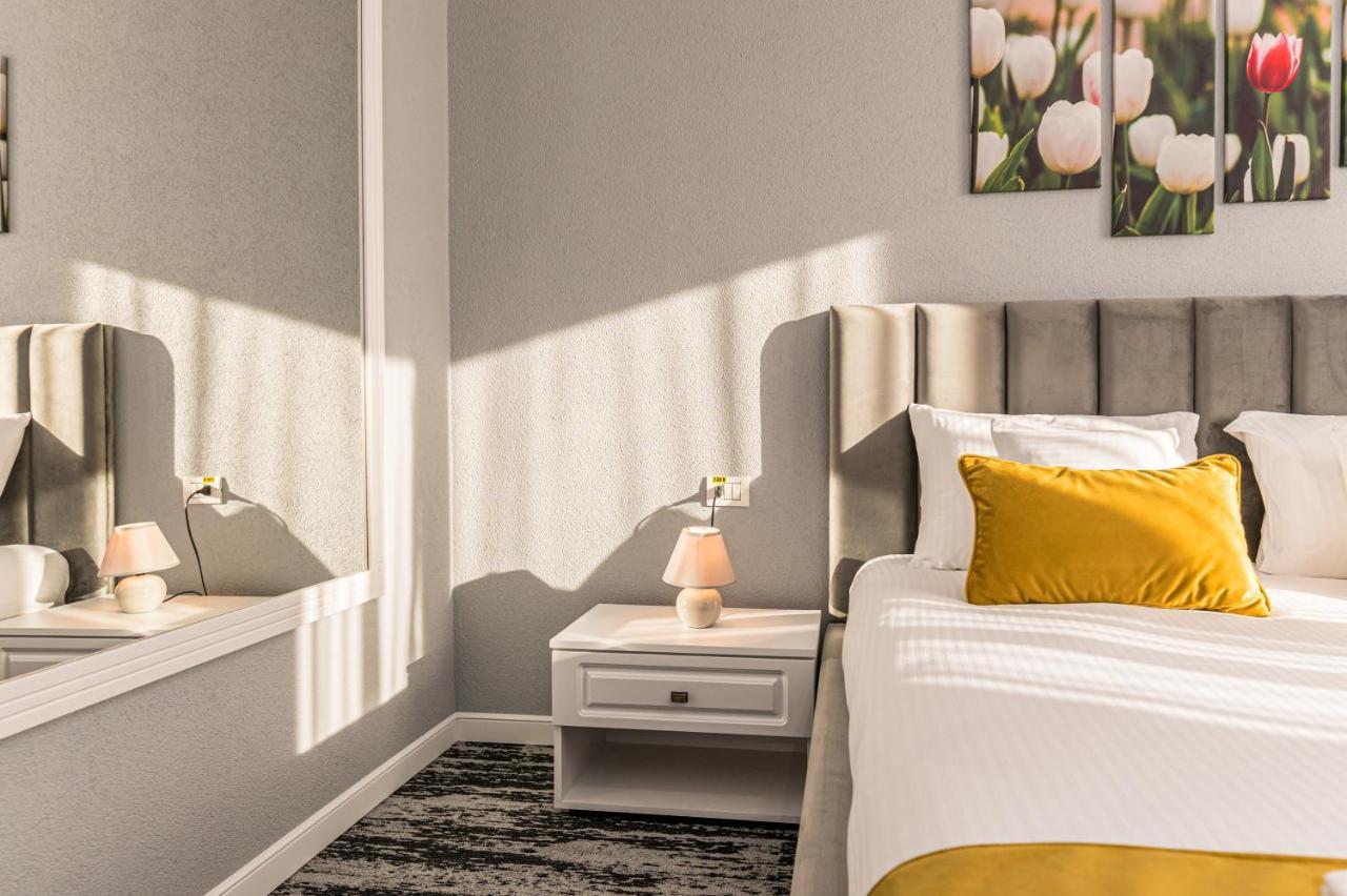 Stejarii Resort 伊内乌 外观 照片