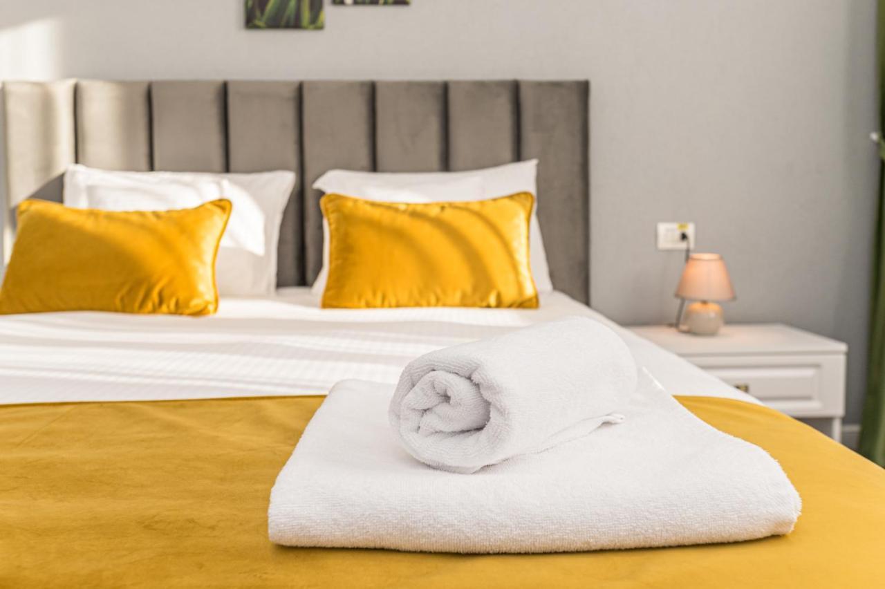 Stejarii Resort 伊内乌 外观 照片