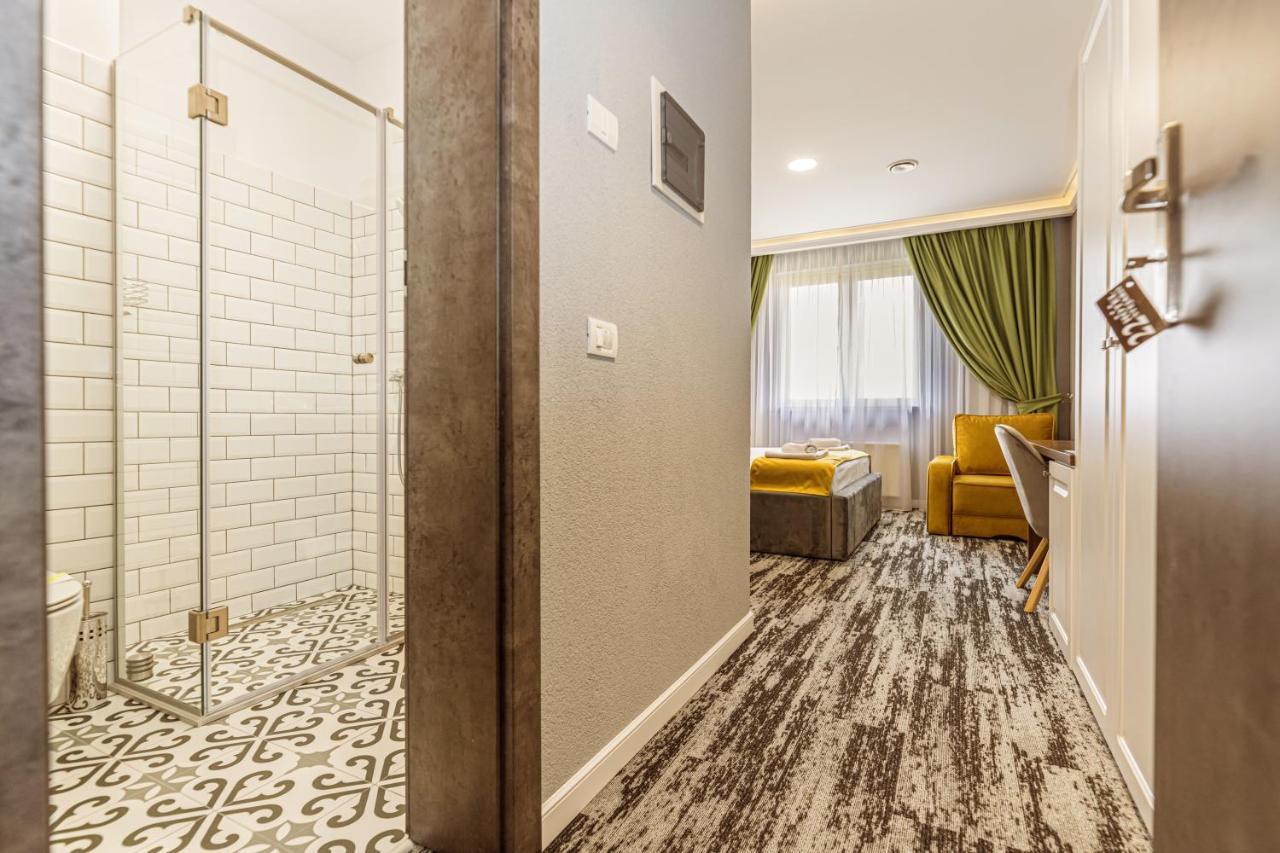 Stejarii Resort 伊内乌 外观 照片