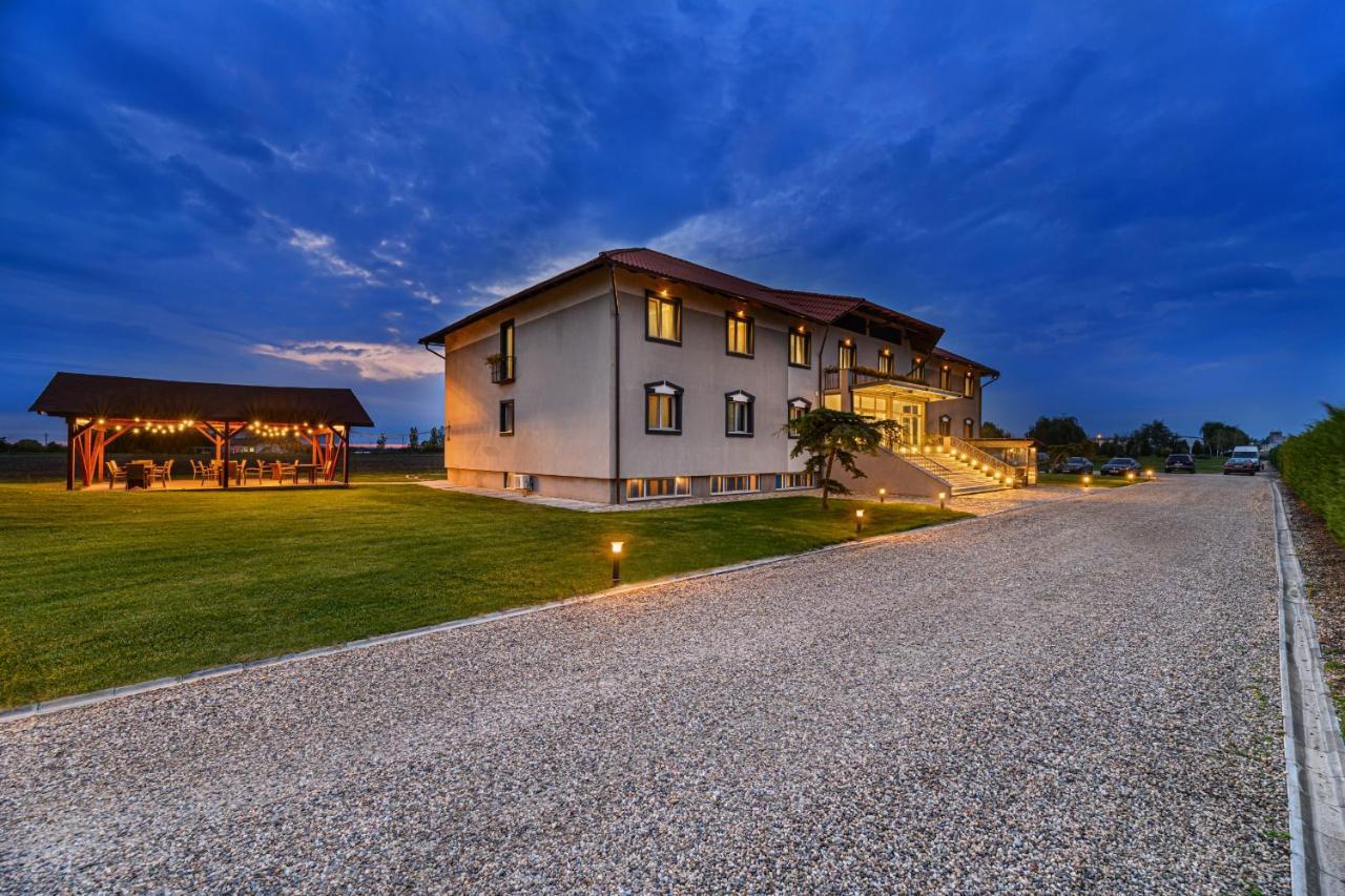 Stejarii Resort 伊内乌 外观 照片